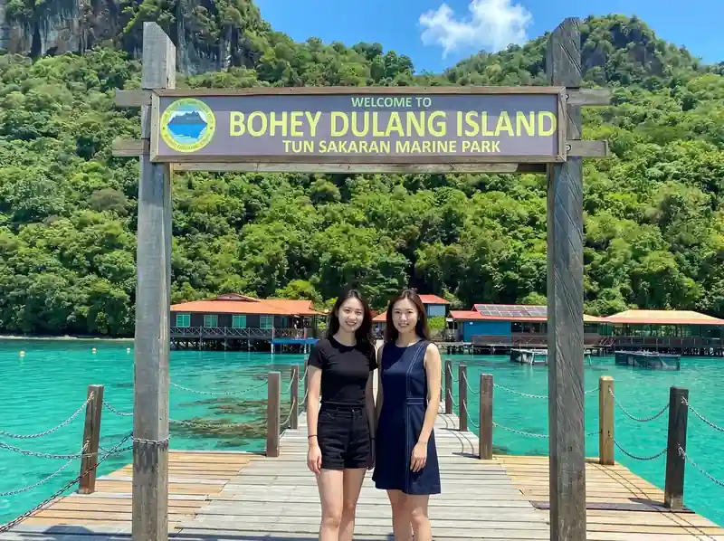 Hiking the Bohey Dulang peak for an amazing viewpoint with Sunny Holiday in the Semporna Islands area.