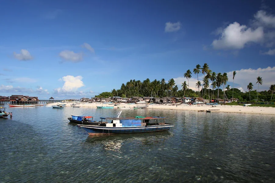 Scenic view of Mabul Island during a guest tour Sunny Holiday