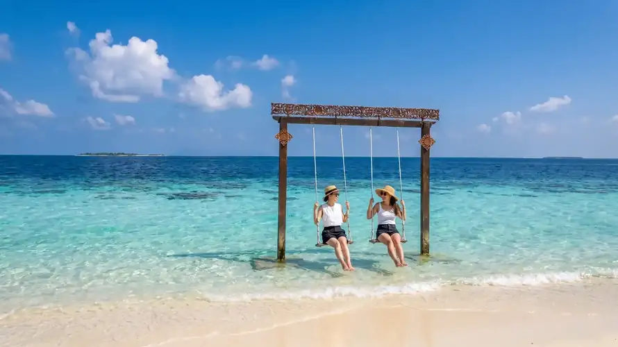 Exploring the beautiful sandbars of Pulau Mataking with Sunny Holiday in the Semporna Islands area.